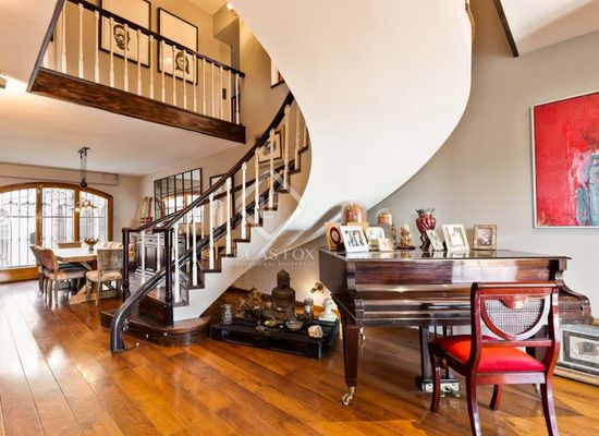 La casa más curiosa de julio: una villa modernista diseñada por un discípulo de Gaudí, que dispone de capilla, bodega y establos incluídos img767