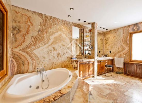 La casa más curiosa de julio: una villa modernista diseñada por un discípulo de Gaudí, que dispone de capilla, bodega y establos incluídos img750
