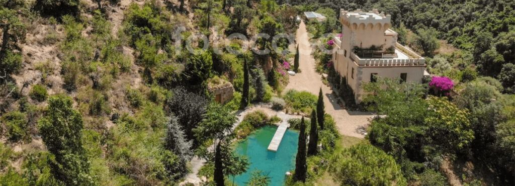 La casa más exclusiva de julio: un castillo en la Costa Brava con lago privado