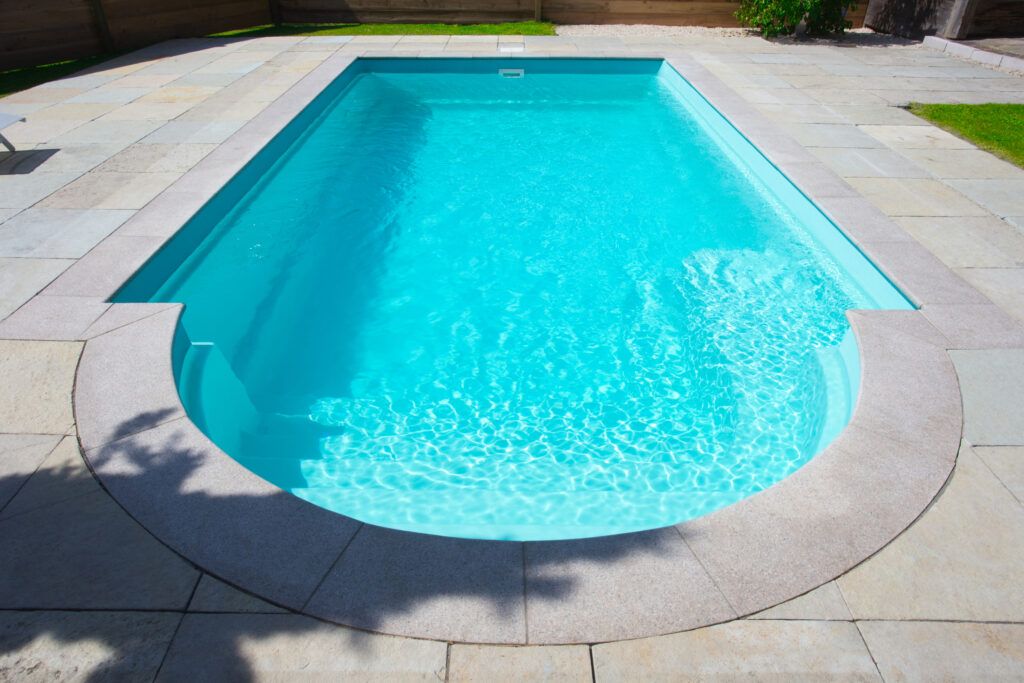 Piscina prefabricada de poliéster y fibra de vidrio - Getty Images