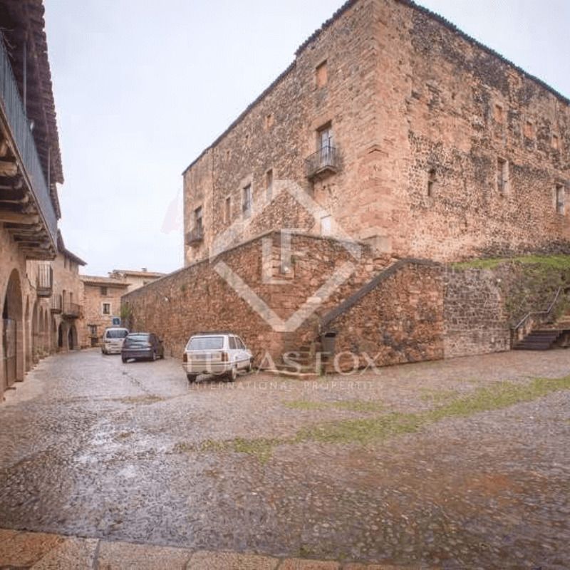 El Castillo de Santa Pau, un castillo medieval en venta en Fotocasa por un millón de euros img435