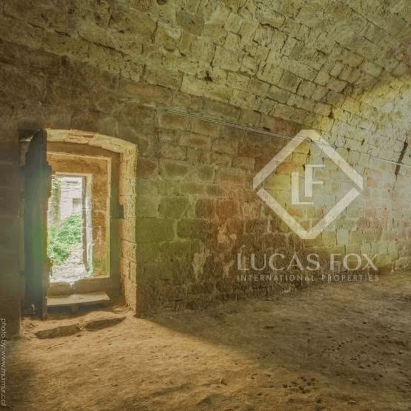 El Castillo de Santa Pau, un castillo medieval en venta en Fotocasa por un millón de euros img808