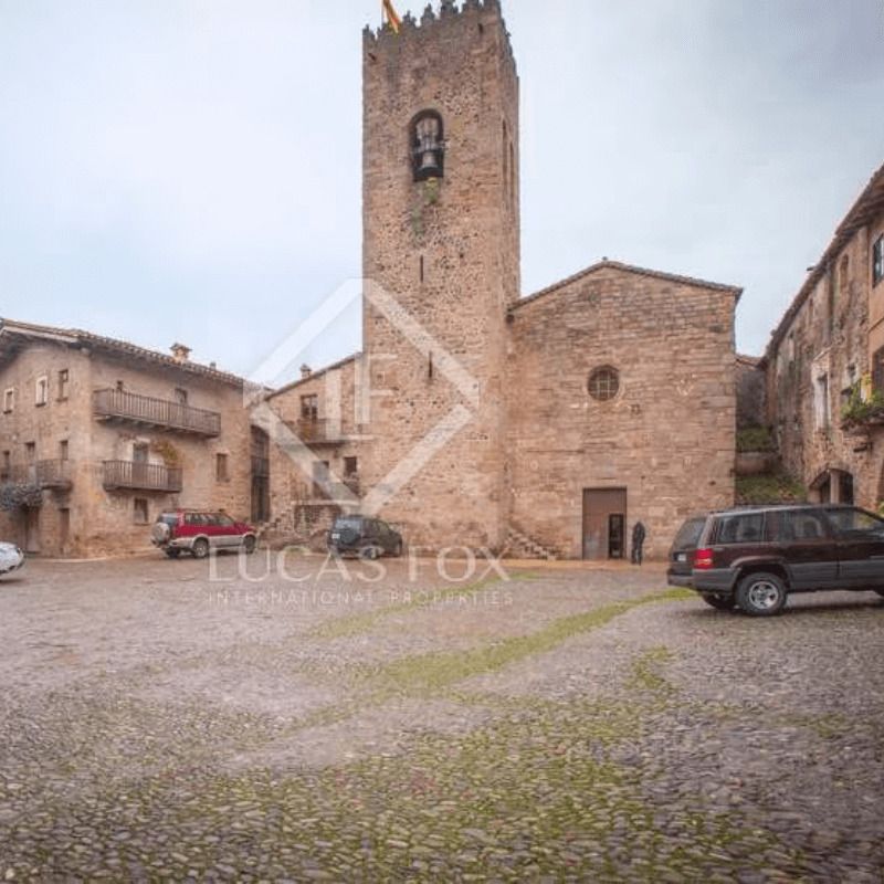 El Castillo de Santa Pau, un castillo medieval en venta en Fotocasa por un millón de euros img638