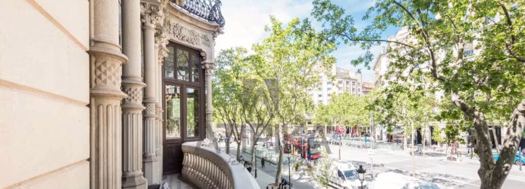 La casa más exclusiva de septiembre: un majestuoso apartamento modernista ubicado en el Paseo de Gracia de Barcelona