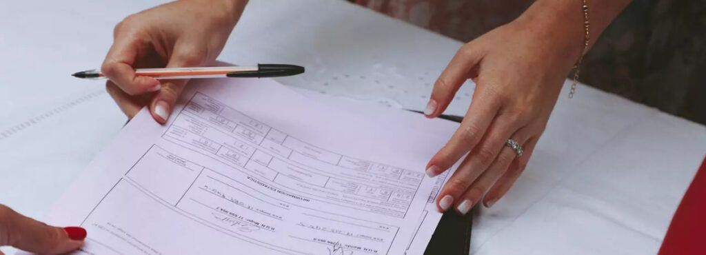 ¿Qué documentos debo llevar al notario para la compraventa?