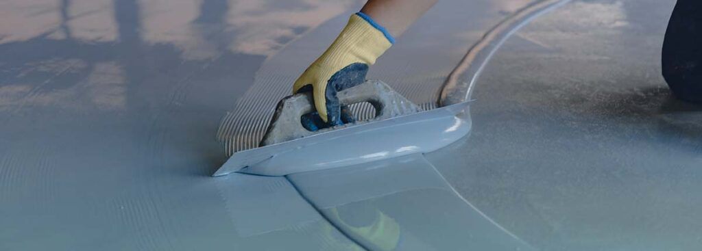 ¿Cómo son los suelos epoxi y qué ventajas ofrecen?