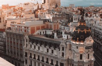 6 de cada 10 viviendas en venta en Madrid pueden acogerse a la ayuda a la compra “Mi Primera Vivienda” - Fotocasa Life 6 de cada 10 viviendas en venta en Madrid pueden acogerse a la ayuda a la compra “Mi Primera Vivienda” - Fotocasa Life - comprar piso, comprar piso madrid, mi primera vivienda, proyecto vivienda jovenes - Compraventa - Hay 11 municipios de Madrid con más de un 90% de oferta por debajo de 390.000€, el precio máximo para poder acogerse al plan "Mi Primera Vivienda" de ayuda a la compra para los jóvenes