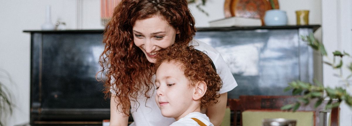 Más del 8% de los hogares españoles están compuestos por una madre que tiene a su cargo hijos menores y el 2% por un padre