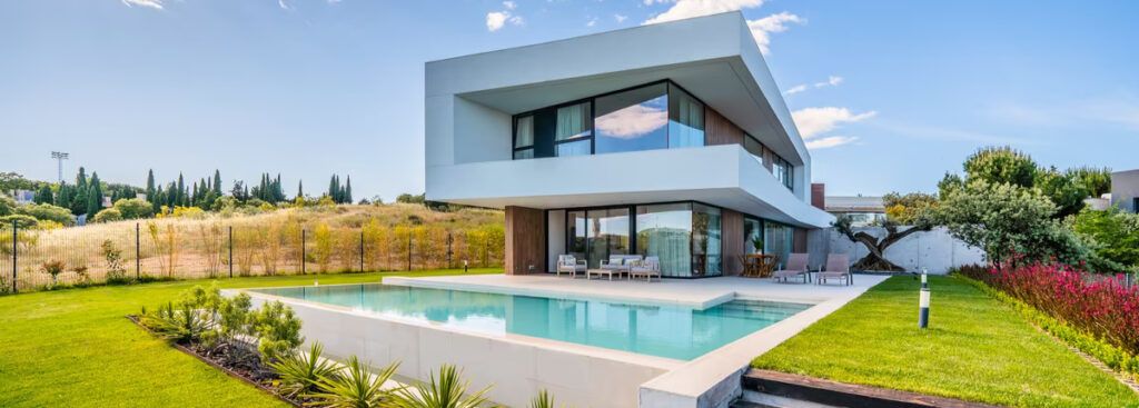 Las casa más exclusiva de octubre: un chalet de lujo con vistas al skyline de Madrid y rodeado de naturaleza
