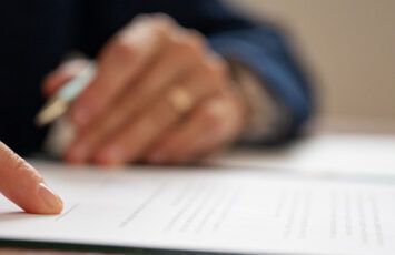 ¿Quién elige al notario? ¿La parte compradora o la vendedora?