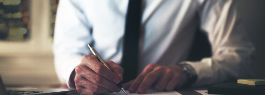 ¿Se puede firmar una compraventa sin estar presente?