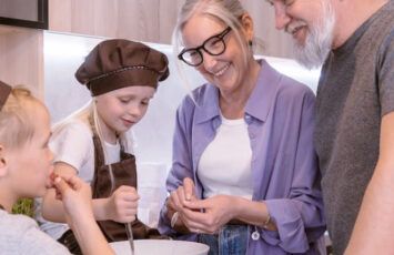 ¿Qué tareas del hogar pueden hacer los niños según su edad?