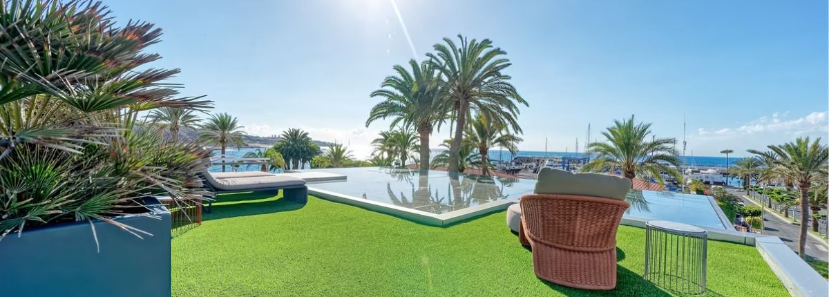 La casa más curiosa de diciembre: una villa de diseño vanguardista frente al mar en Gran Canaria