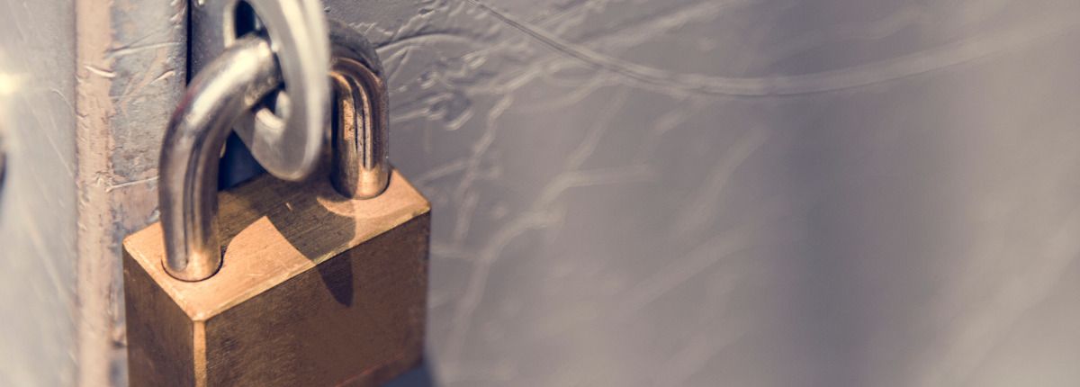 Comprar vivienda con okupas: cómo funciona y qué riesgos implica