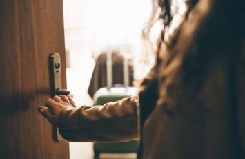 ¿En qué situaciones puede entrar el casero en el piso que alquilamos?