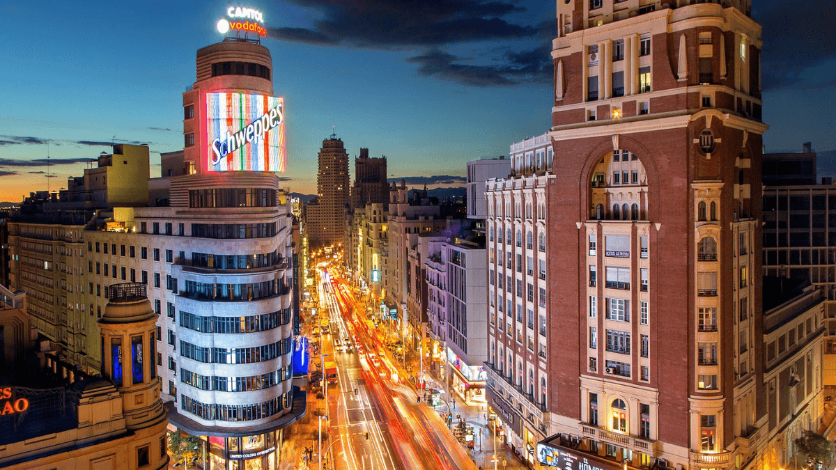 Villaverde y Nou Barris: los distritos más rentables para comprar vivienda en Madrid y Barcelona