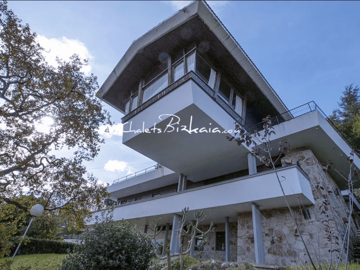 chalet película Cinco Lobitos