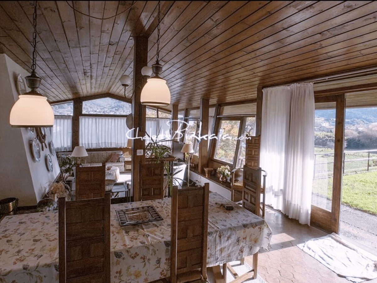 chalet película Cinco Lobitos