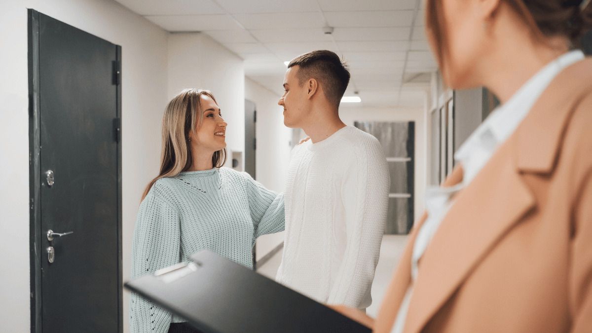 ¿Qué es la hoja de visitas que te hacen firmar las inmobiliarias cuando vas a visitar un piso?