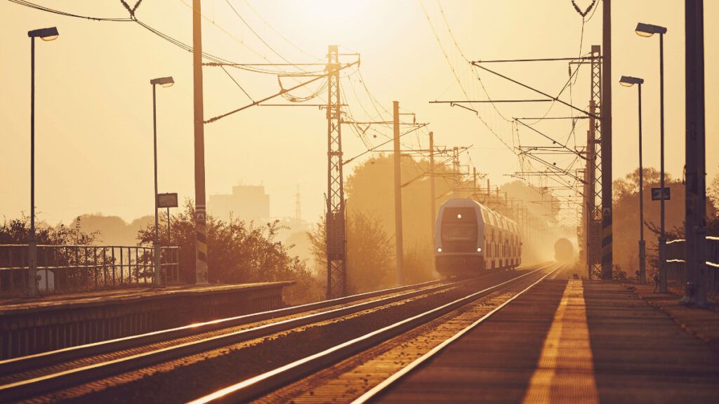 El precio del alquiler a solo 30 minutos en tren de las principales ciudades españolas es hasta un 60% más barato