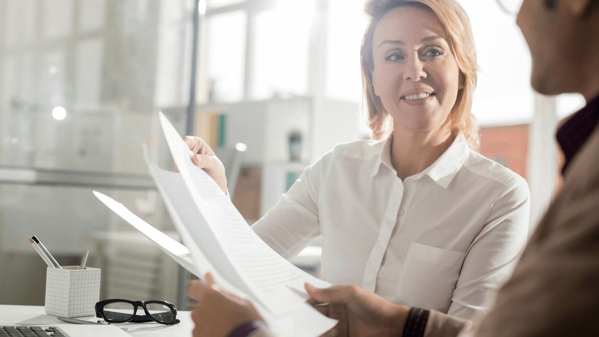 ¿Qué honorarios paga el casero al alquilar su piso con una inmobiliaria?