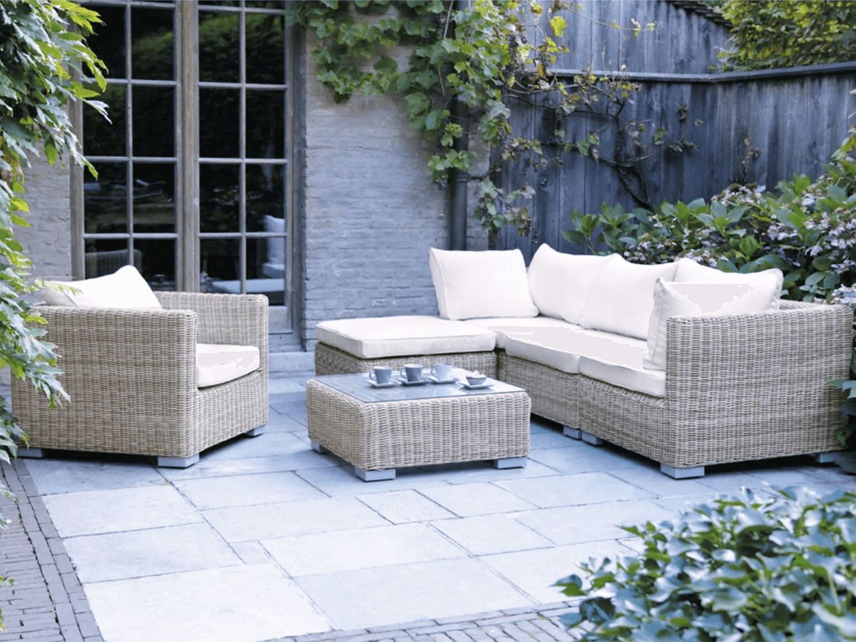 mesita exterior de jardin