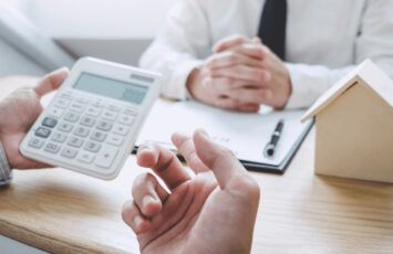 ¿Qué es la plusvalía y cuánto debo pagar por vender o heredar una vivienda?