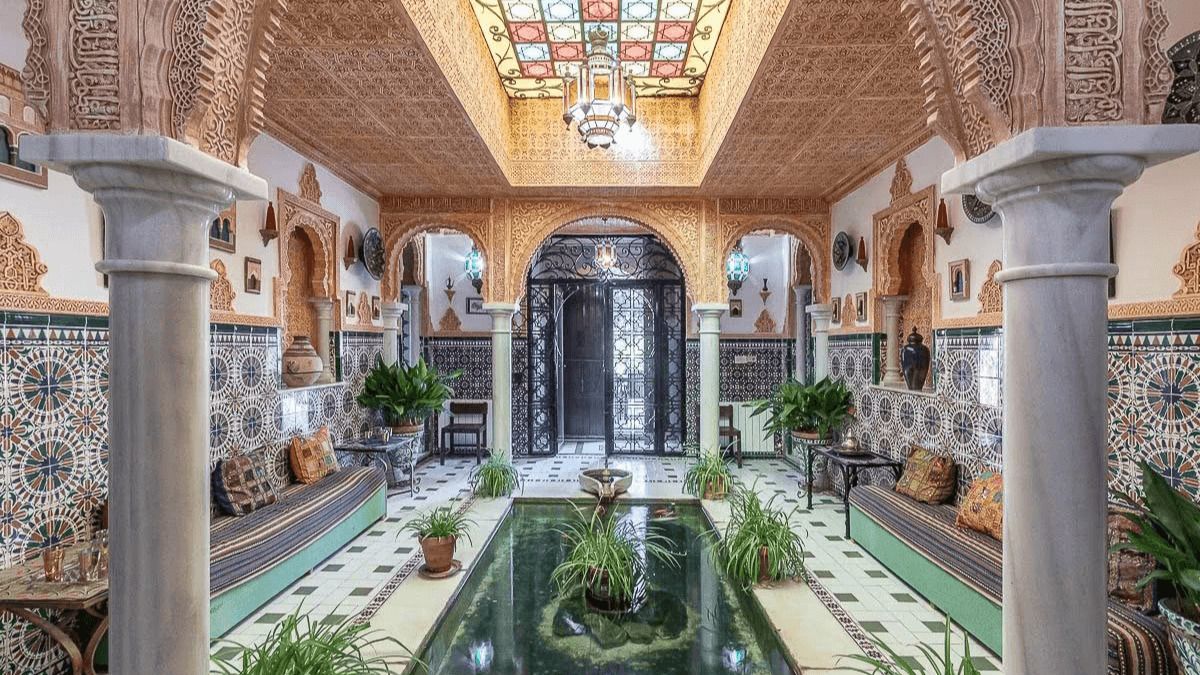 La casa más curiosa de abril: una pequeña Alhambra a los pies del río Darro, en Granada