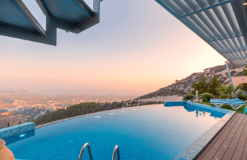 ¿Cuáles son las provincias con más oferta de viviendas con piscina en España?