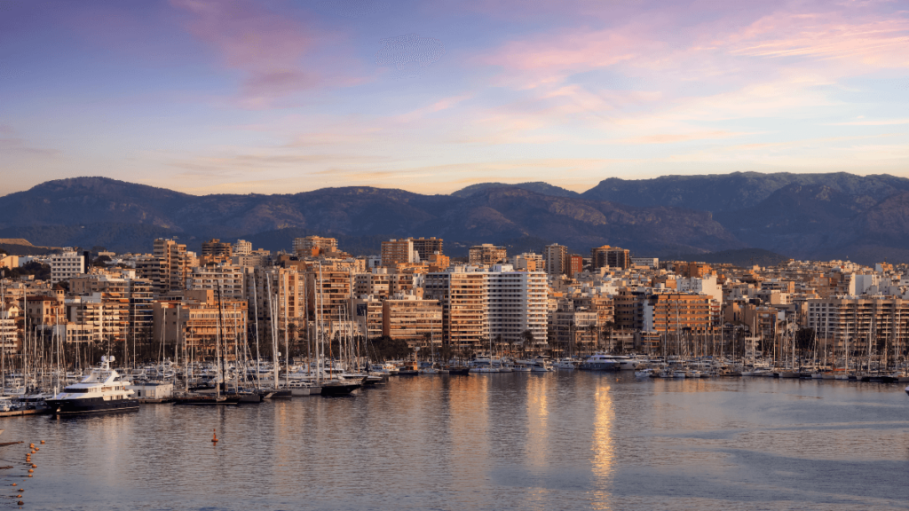 Baleares es la comunidad que más salario destina a comprar vivienda