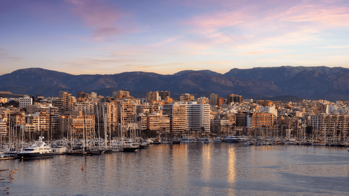 Baleares es la comunidad que más salario destina a comprar vivienda