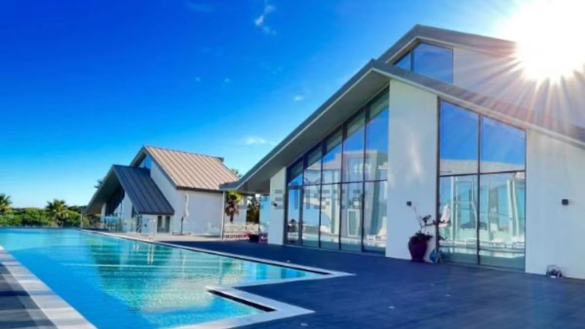 Chalet de lujo con sala de fiestas, bolera, casino, spa y galería de tiro en Puerto de Sotogrande, Cádiz