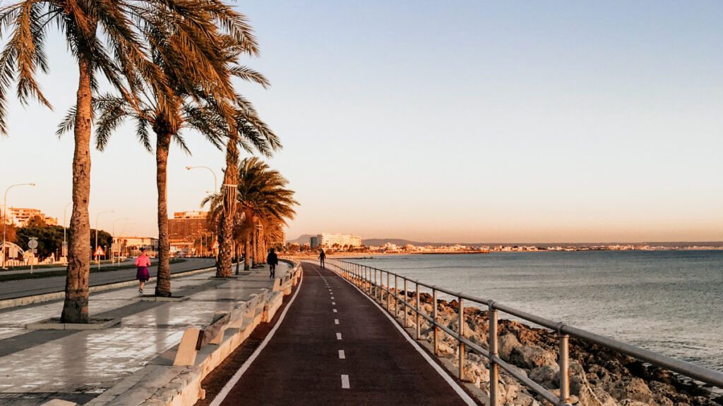 Las TOP 5 grandes ciudades de España con menos tráfico de coches