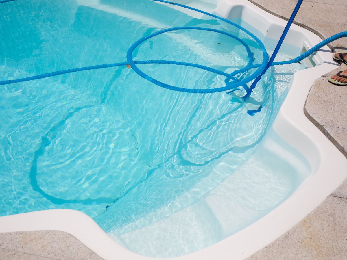 piscina fibra de vidrio para patios pequeños