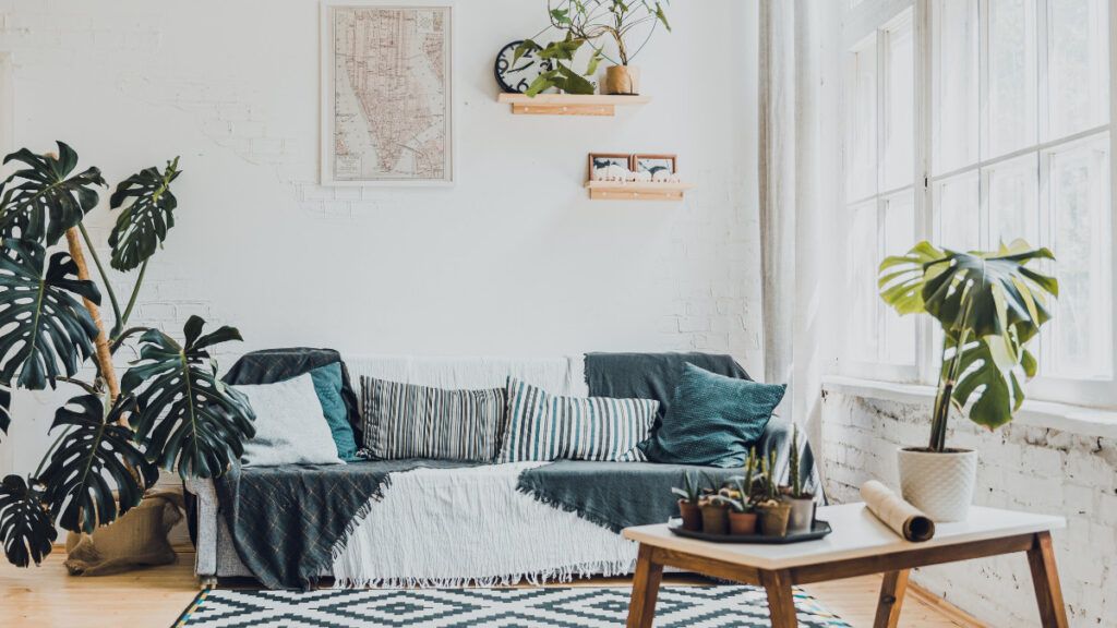 Cómo crear almacenamiento en el salón y que sea decorativo