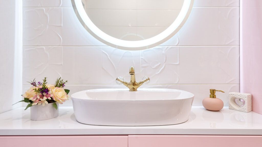15 ideas para crear un espacio de almacenamiento en el baño