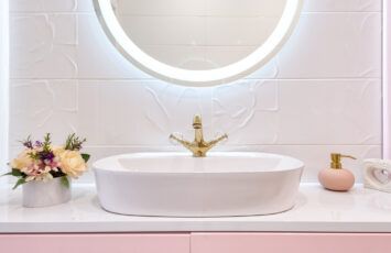 15 ideas para crear un espacio de almacenamiento en el baño