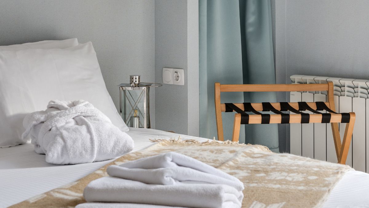 ¿Cómo decorar una habitación de invitados pequeña para que sea multiusos?