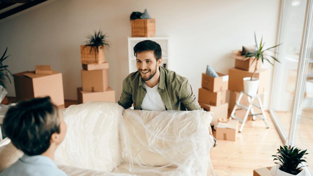 ¿Quién debe cambiar los muebles en un piso de alquiler?