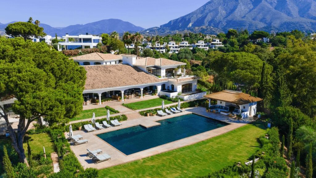 Mansión de lujo en Marbella, diseñada por la prestigiosa interiorista Luisa Olazábal, a la venta en Fotocasa