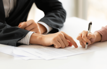 La figura del aval en el alquiler: funciones, ventajas y precauciones a tener en cuenta