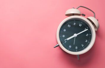 ¿Cómo optimizar el ahorro de energía cuando no haya cambio de hora?