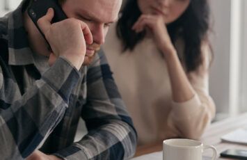 ¿Cómo puedo verificar si el inmueble que quiero comprar tiene cargas? - Fotocasa Life Comprar una casa con deudas en Hacienda, ¿qué hacer?