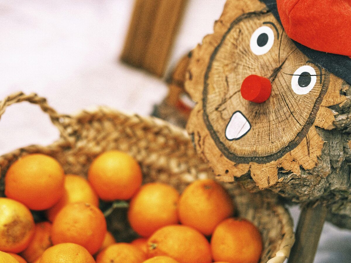 Las tradiciones más bonitas de Navidad en casa de los españoles - Fotocasa Life Caga Tió Cataluña