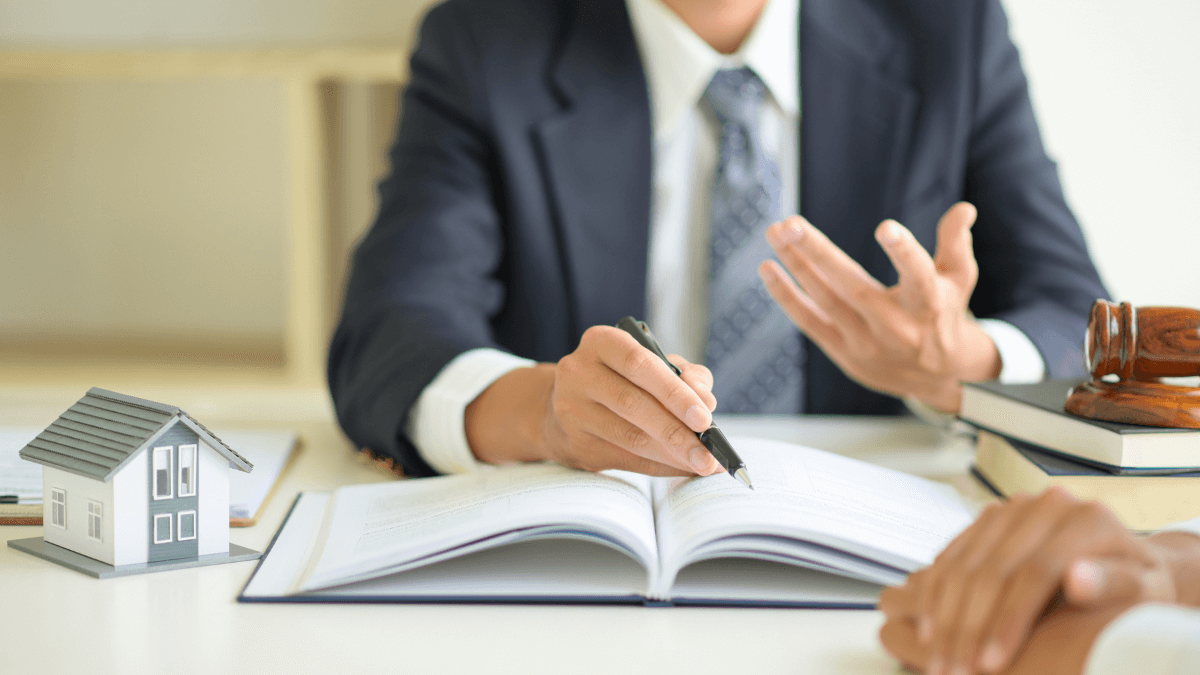 ¿Cómo se compra una vivienda entre más de dos personas?