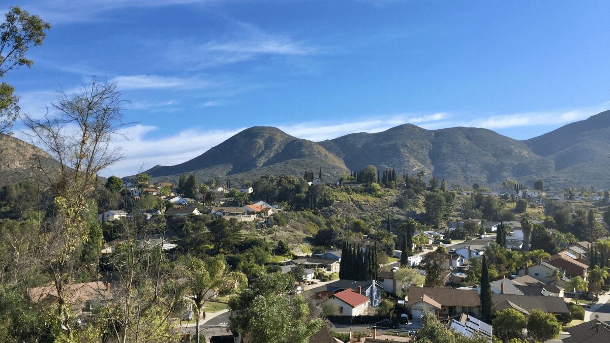 Tener servicios esenciales cerca y conexión a internet, lo que más condiciona el traslado a zonas rurales