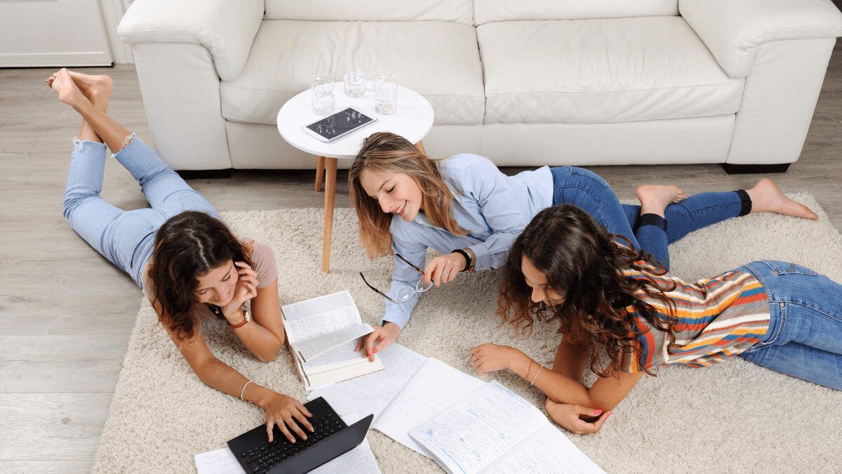 Cómo sobrevivir en época de exámenes en un piso de estudiantes