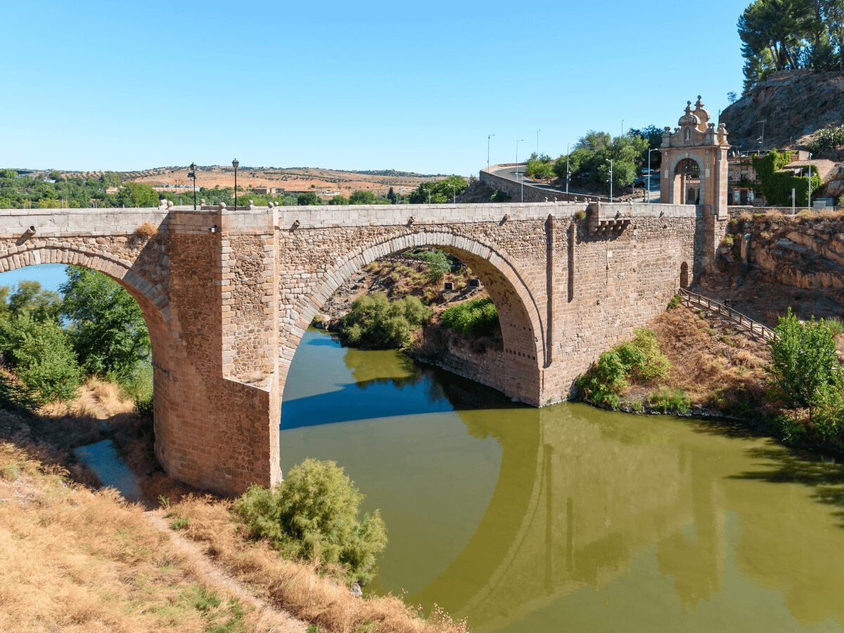 vivir en el pueblo de alcantara