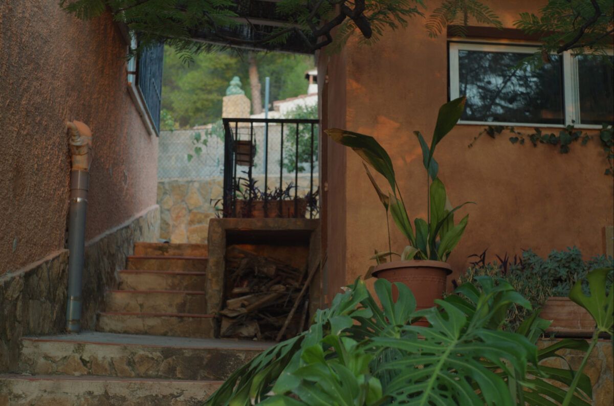 Escalera y plantas de La casa