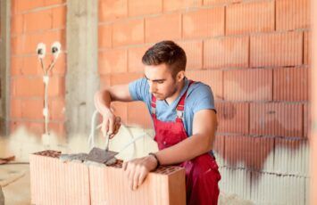 ¿Qué ocurre si hago una obra sin el permiso de la comunidad de vecinos? - Fotocasa Life - carta para pedir permiso de obra a la comunidad, Comunidad de Propietarios, hay que pedir permiso a la comunidad para hacer obras, ley de propiedad horizonta, Licencia de obras, modelo solicitud permiso obra comunidad propietarios, obras sin permiso de la comunidad, pedir permiso a la comunidad para hacer obras, permiso comunidad reforma, permiso obras comunidad de vecinos, presidente de la comunidad, que licencias de obras necesito, reformas sin permiso de la comunidad - Reformas - Analizamos cuándo se necesita disponer de un permiso de la comunidad para hacer obras en casa y qué puede pasar si no disponemos de él